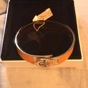 New COACH PEACH HINGE LOCK BRACELET NWT